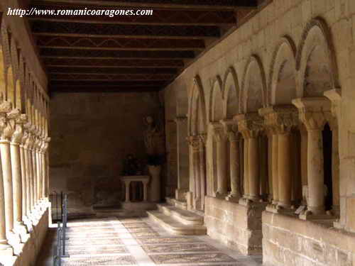 CRUJÍA ESTE; SALA CAPITULAR Y ACCESO AL TEMPLO